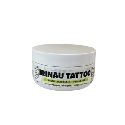 Application de la crème tatouage Irinau Tattoo au Tamanu de Tahiti sur une peau tatouée